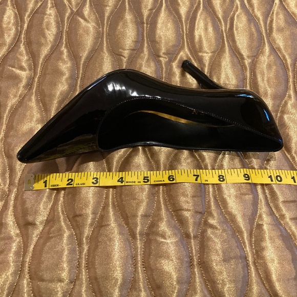 LAUREN RALPH LAUREN Black Patent Leather with Gold Rimmed Heels Size 7B - Picture 8 of 8